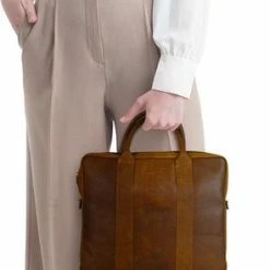 Aanbiedingen 🌟 Hete verkoop 😍 DSTRCT Limited Laptoptas - 14 Inch - Cognac 🎁 😀 -Tassen-Dames Verkoop 295x840