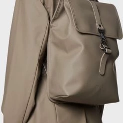 Goedkoop π Nieuw π Rains Rugzak 11 Liter - Tonal Taupe π― π 19 Goedkoop π Nieuw π Rains Rugzak 11 Liter - Tonal Taupe π― π -Tassen-Dames Verkoop 331x840