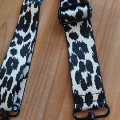 Aanbiedingen 🌟 Hete verkoop 😉 Wondersathome Bag Strap Leopard White - Zwart Metaal - Zwart Wit - Luipaard Print - Tassenriem - Schouderband - Schouderriem Tas - Tassen Riem - Tas Hengsel - Tassen Band - Gitaar Strap - Cameratas Band - Cross Body - Verstelbare Riem - Bag Belt - Handtas Bandje 🧨 🎉 -Tassen-Dames Verkoop 378x840 4