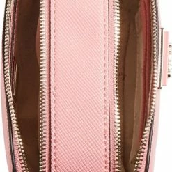Hete verkoop 🔔 Kopen 🧨 Guess - Noelle Camera Dames Crossbodytas - Pink 🎁 🎉 -Tassen-Dames Verkoop 417x840 2