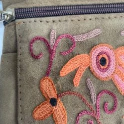 Goedkoop 🥰 Begroting 🎉 Merkloos Dames Polstas Suède Leer - Bruine Damestas Met Handgeborduurd Bloemenpatroon In Oranje - Riemtasje 🥰 😀 -Tassen-Dames Verkoop 546x840 7