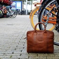 Aanbiedingen 🌟 Hete verkoop 😍 DSTRCT Limited Laptoptas - 14 Inch - Cognac 🎁 😀 -Tassen-Dames Verkoop 550x343 1