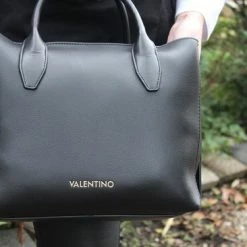 Gloednieuw 🌟 Aanbiedingen ❤️ Valentino Bags Valentino Grote Schoudertas / Crossbody Tas Dames - Leer - Arepa - - Zwart 😀 ⭐ -Tassen-Dames Verkoop 550x366 19