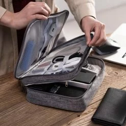 Kopen 👏 Beste recensies van 🎁 Allure Travel Kabel Organizer Tas - Opbergtas Voor Kabels En Accessoires - Reistas Voor Het Opbergen Van Elektronica - Organiser - 3 Lagen - Waterafstotend - Rood 😍 😀 -Tassen-Dames Verkoop 550x548 10