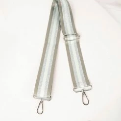 Tassen-Dames Verkoop 13 Promo 🔥 Beste Verkoop ⭐ Accessories Junkie Amsterdam Juela Bagstrap- Schouderband- Tassenriem- Verstelbaar- Tassenhengsel- Cadeau- Nieuwste Trends- Trendy-zilver- Polyester- Streep- Zilver Lurex- 5cm- Levergrijs/zilver ⌛ 🧨