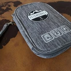 Groothandel 🛒 Aanbiedingen 😀 Reismonkey Kabel Organiser Tas Voor Op Reis - Grijs - Kabeltas - Kabeltasje – Electronica Organizer – Kabel Etui - Kabel Organiser Etui – Kabel Organizer Tas - Water En Vuilafstotend - Sterke Ritsen – Organiseer Je Elektronica 💯 🥰 -Tassen-Dames Verkoop 550x550 15