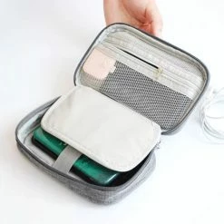 Groothandel 🛒 Aanbiedingen 😀 Reismonkey Kabel Organiser Tas Voor Op Reis - Grijs - Kabeltas - Kabeltasje – Electronica Organizer – Kabel Etui - Kabel Organiser Etui – Kabel Organizer Tas - Water En Vuilafstotend - Sterke Ritsen – Organiseer Je Elektronica 💯 🥰 -Tassen-Dames Verkoop 550x550 19