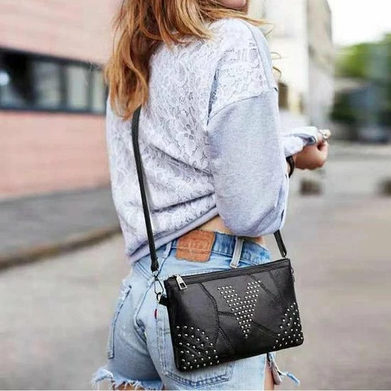 Aanbiedingen π€© Goedkoop π LaGloss ECHT LEDER Damestas Met Studs - Luxe Zacht Leren Crossbody Handtas - Zwarte Schoudertas - Clutch - 24 X 16 Cm π π 5 Aanbiedingen π€© Goedkoop π LaGloss ECHT LEDER Damestas Met Studs - Luxe Zacht Leren Crossbody Handtas - Zwarte Schoudertas - Clutch - 24 X 16 Cm π π - Afbeelding 3
