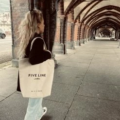Beste Pirce π Beste Verkoop β FIVE LINE LABEL - Canvas Tas - Grote Shoppers - Biologisch Katoen - Draagtas - Schoudertas - 39 X 42 X 6cm 𧨠π₯ 19 Beste Pirce π Beste Verkoop β FIVE LINE LABEL - Canvas Tas - Grote Shoppers - Biologisch Katoen - Draagtas - Schoudertas - 39 X 42 X 6cm 𧨠π₯ -Tassen-Dames Verkoop 550x550 670