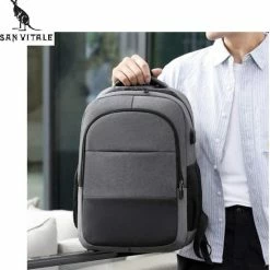 Korting ⌛ Nieuw 🔥 San Vitale® - Rugzak 2.0 Met USB Poort - Schooltas - 16 Inch Laptop Rugtas - Dames/Heren - 30L - Waterafstotend - Grijs ⭐ 😉 -Tassen-Dames Verkoop 550x558