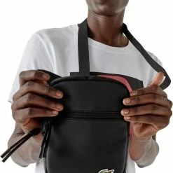 Gloednieuw 🔔 Kopen 😀 Lacoste Crossbody Bag 🧥 🧥 Coated Canvas Black 🧨 😍 -Tassen-Dames Verkoop 550x694 4